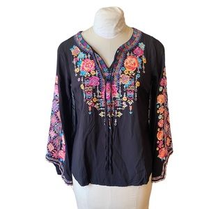 Savanna Jane black with large embroidery detail size small